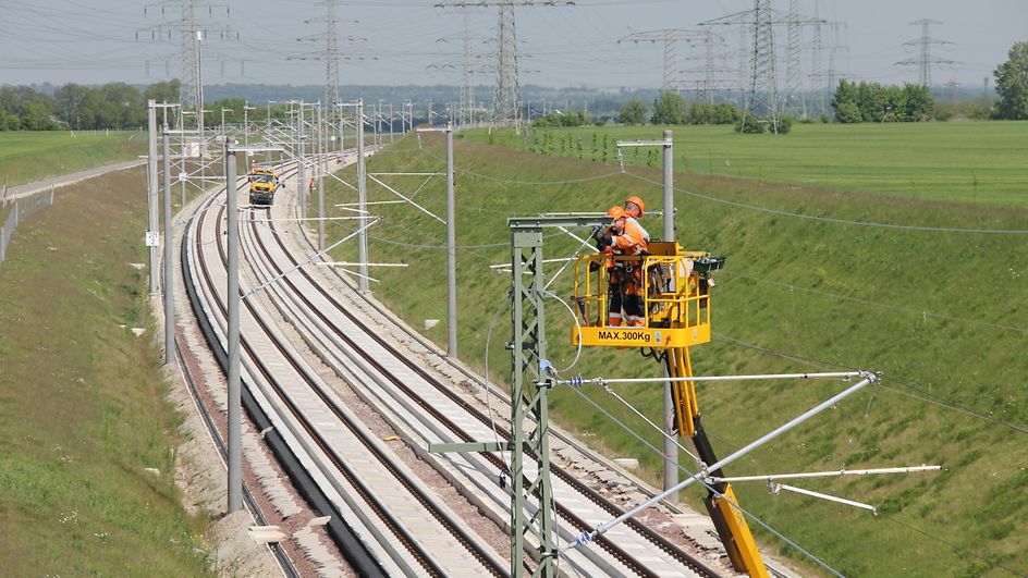 VDE8.2 Neubaustrecke Erfurt - Leipzig/Halle: letzte Arbeiten an der Oberleitung nahe Halle (Saale)