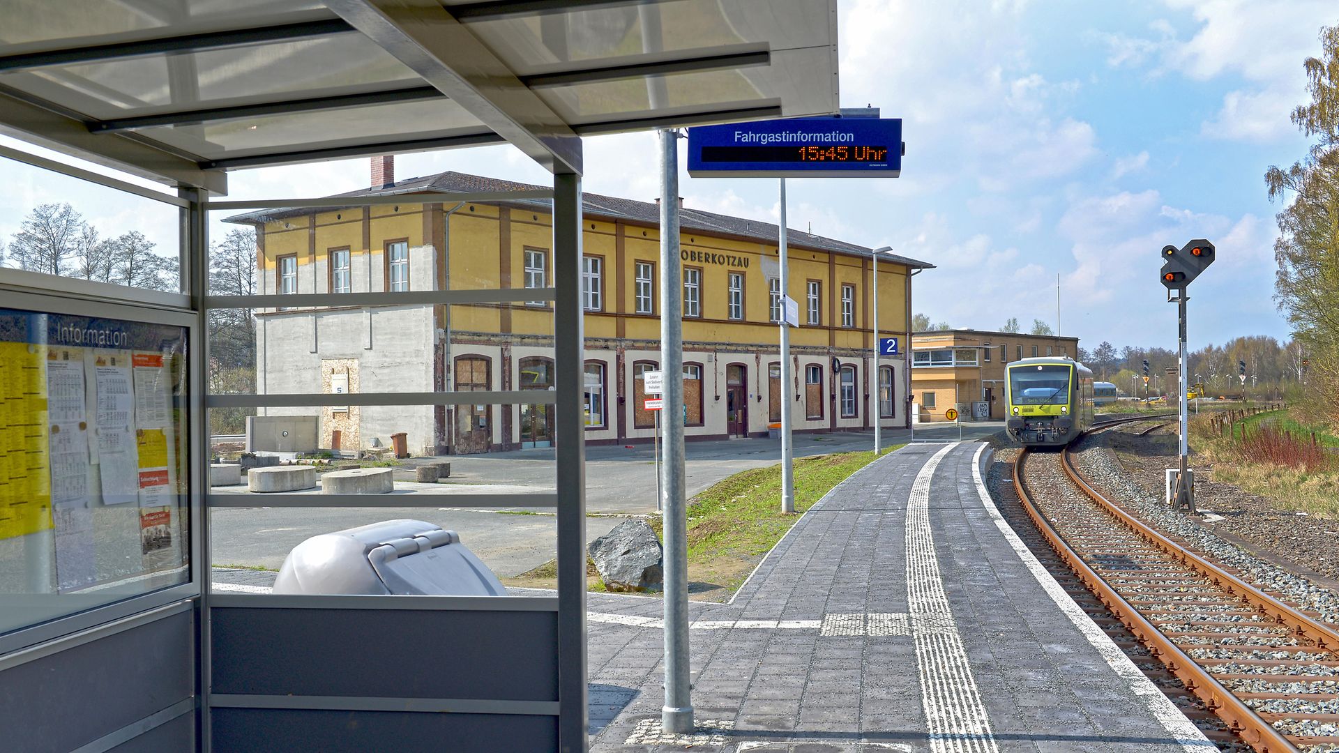 Dynamischer Schriftanzeiger am Bahnhof Oberkotzau