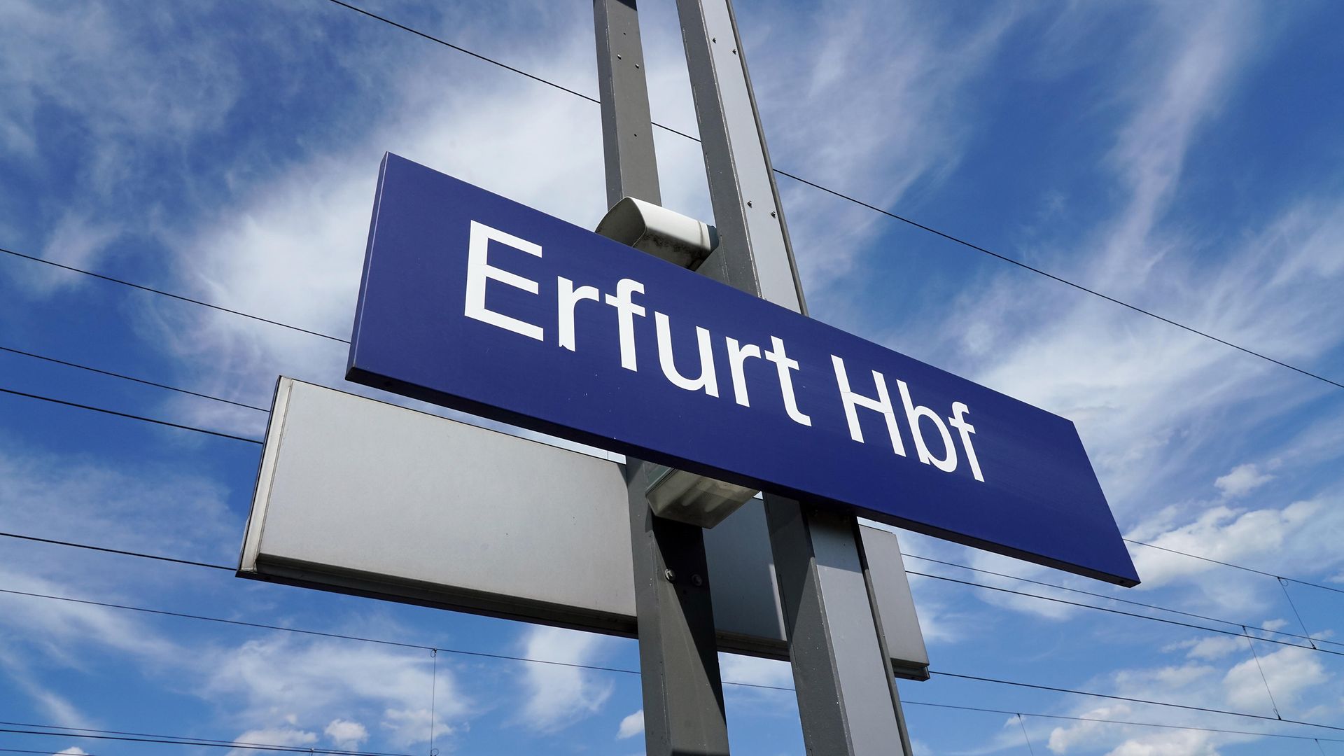 Bahnhofsschild Erfurt Hauptbahnhof