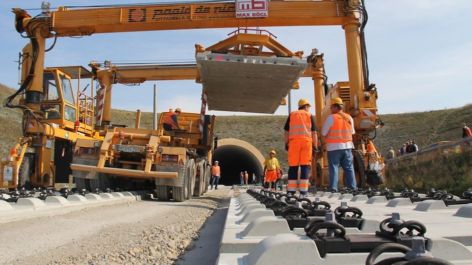 Einbau Feste Fahrbahn für Schnellfahrstrecke durch Thüringen