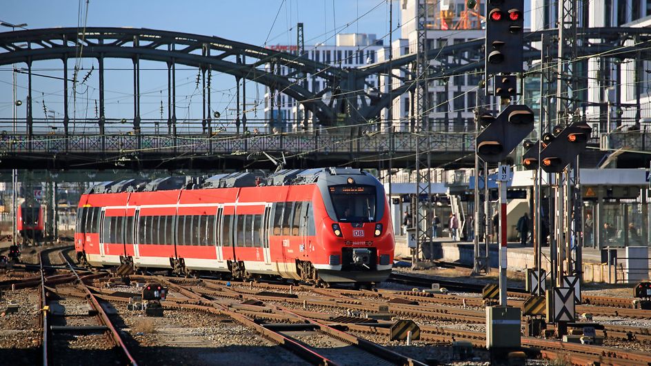 Talent 2 auf Gleisanlagen vor dem Münchner Hbf