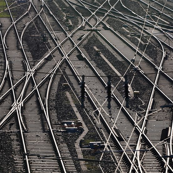 Gleisfeld mit Ein-/Ausfahrten