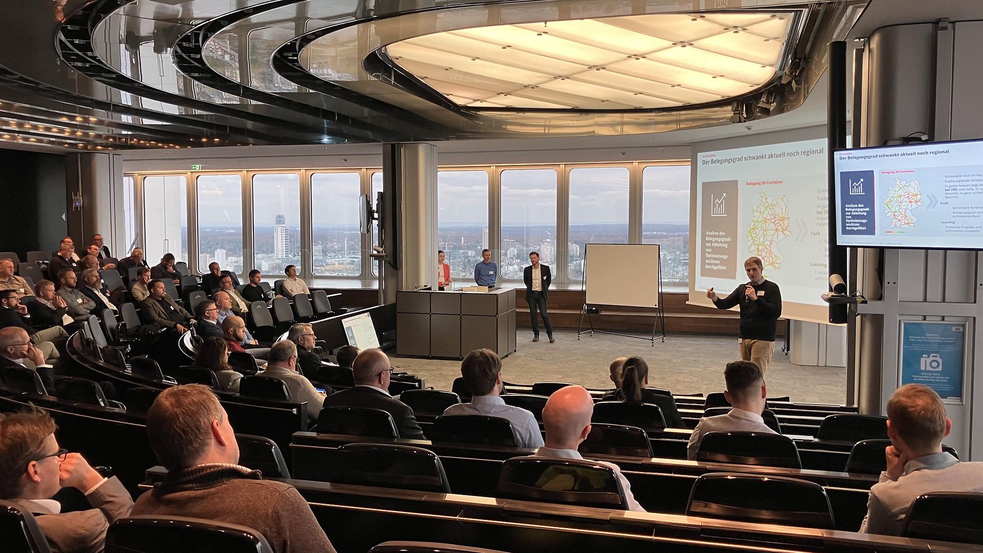 Branchendialog "Bauen im Takt": moderierter Dialog zum Thema Instandhaltungs-Container.