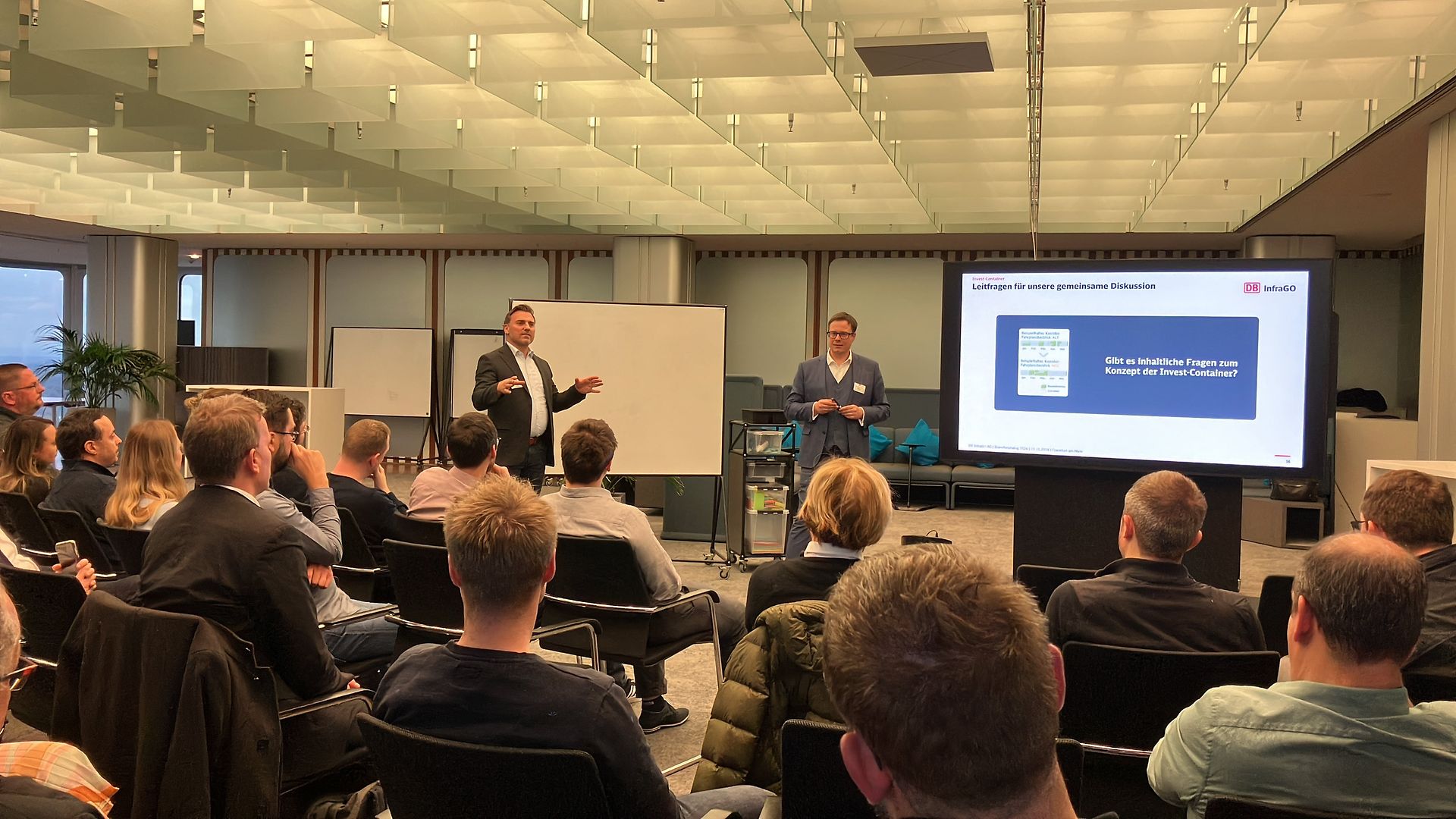 Branchendialog "Bauen im Takt": moderierter Dialog zum Thema Invest-Container.