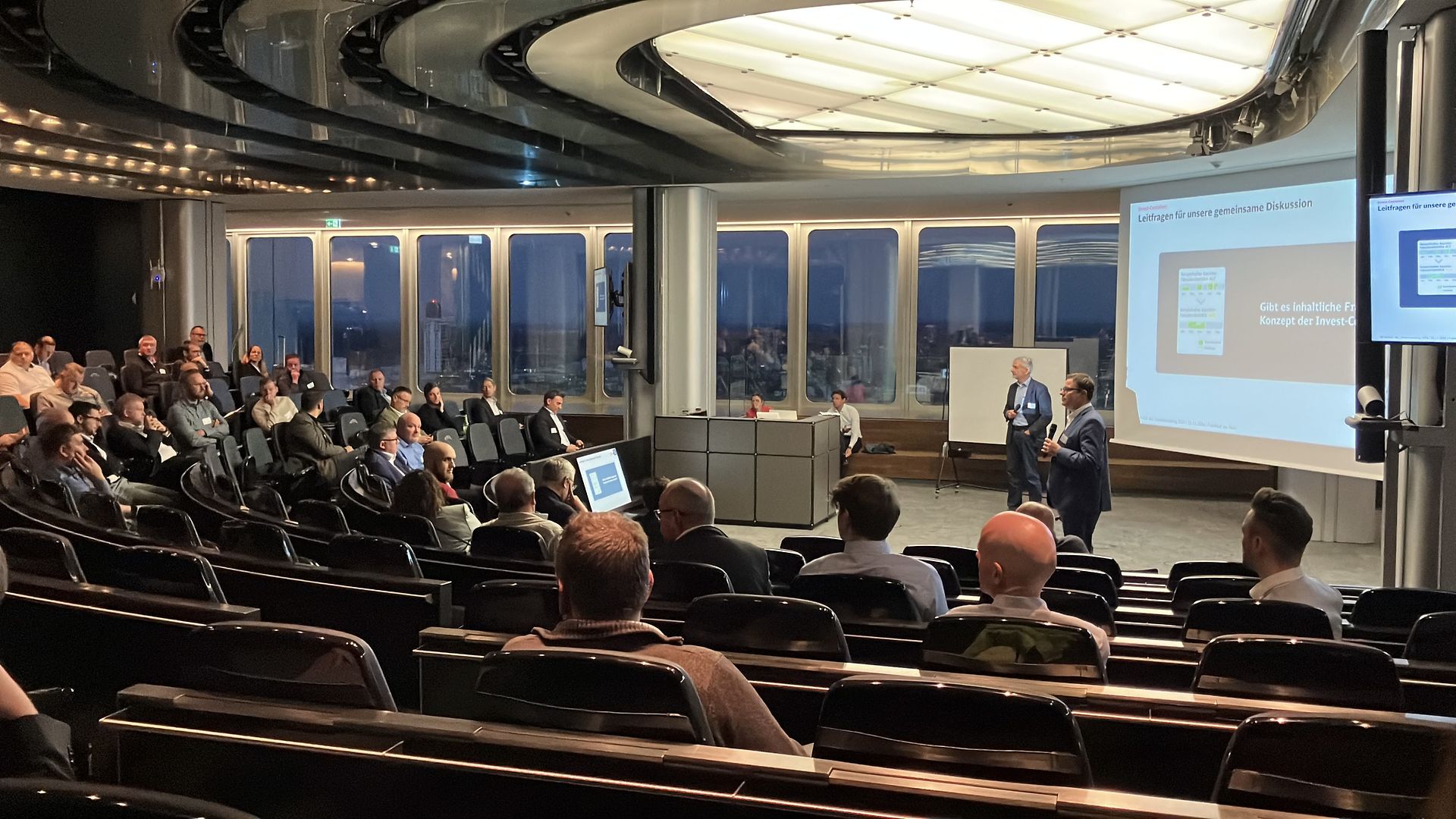 Branchendialog "Bauen im Takt": moderierter Dialog zum Thema Invest-Container.