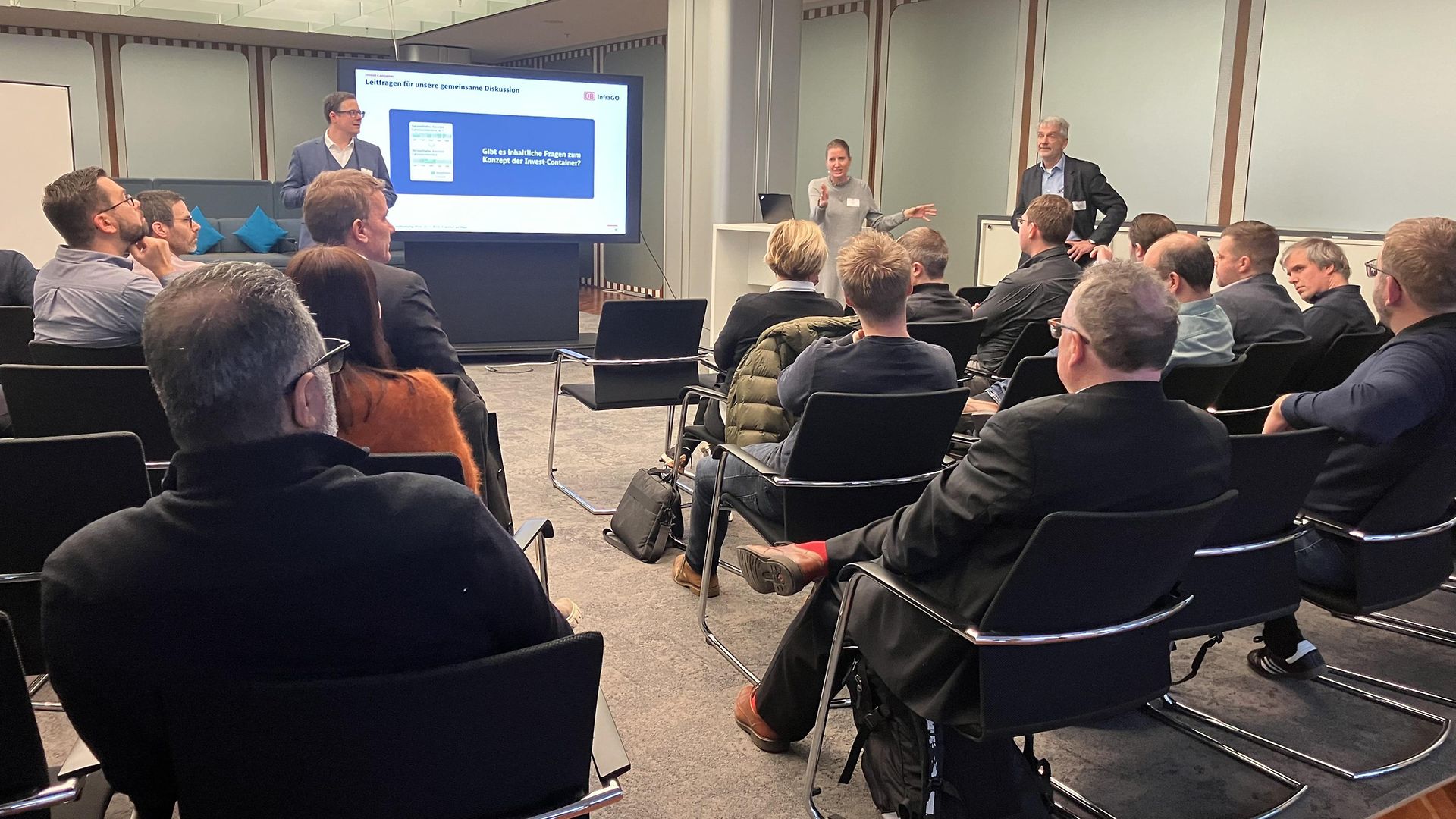 Branchendialog "Bauen im Takt": moderierter Dialog zum Thema Invest-Container.