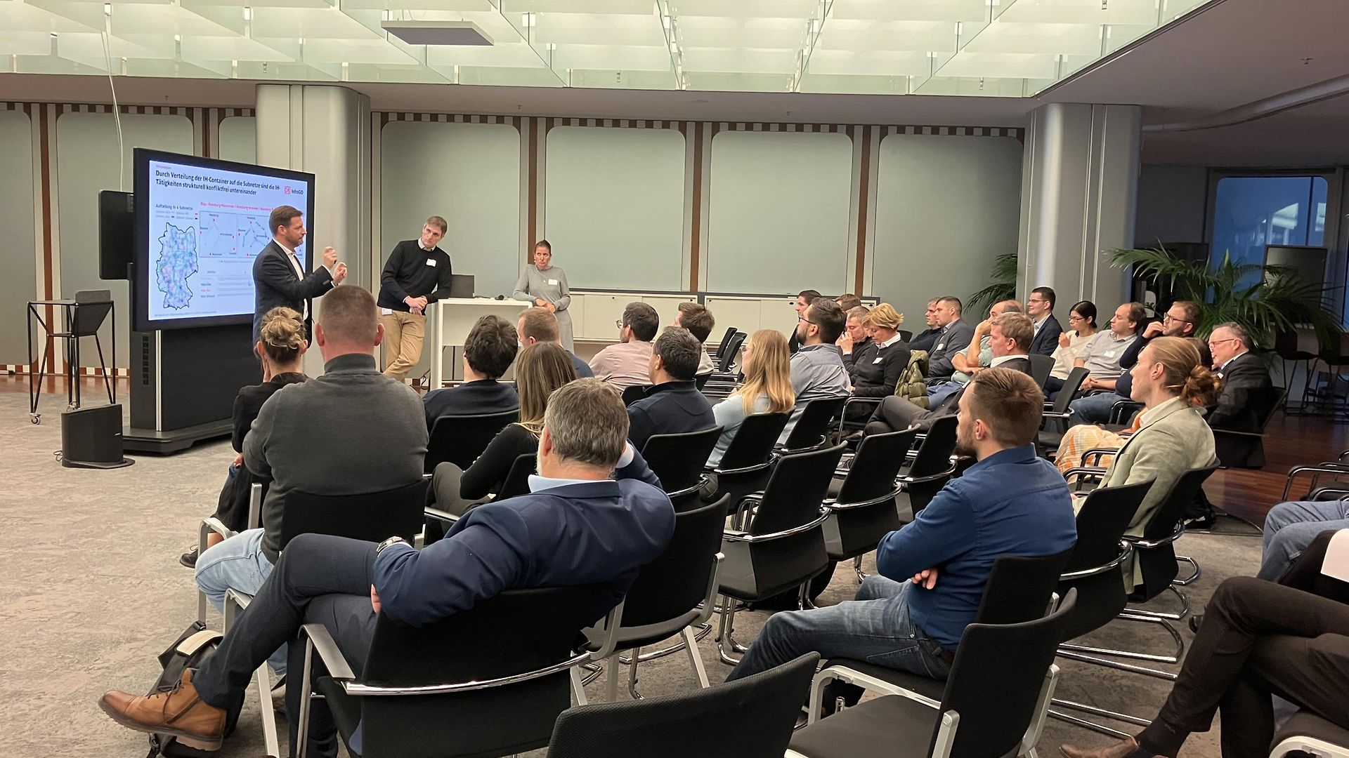 Branchendialog "Bauen im Takt": moderierter Dialog zum Thema Instandhaltungs-Container.
