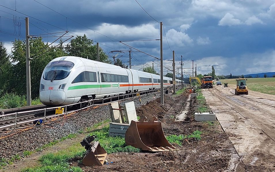ICE während der Bauarbeiten in Wandersleben