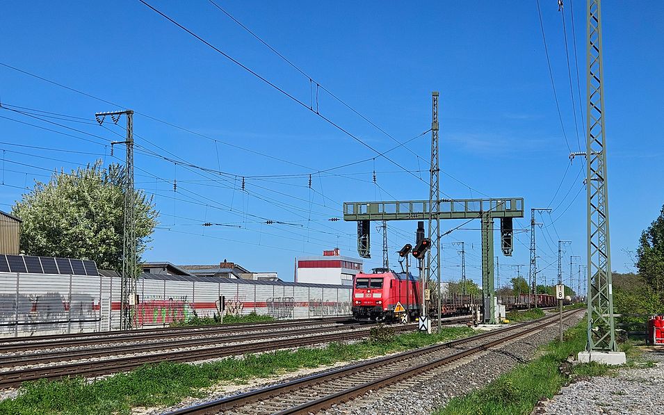 Kleine und Mittlere Maßnahmen // DB Lok auf Schiene