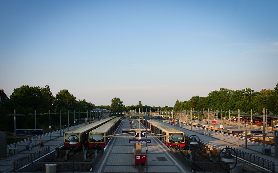 Blick auf den S-Bahnhof Berlin Olympiastadion